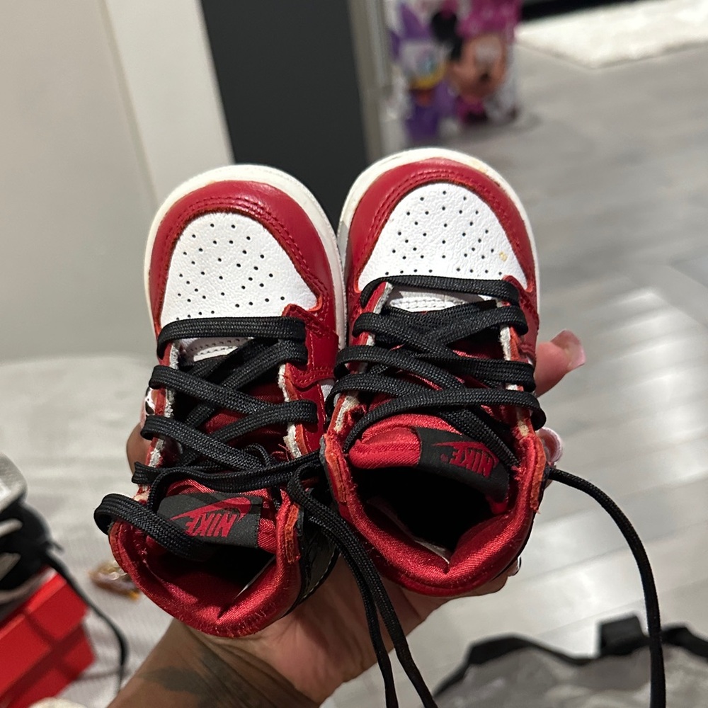 Nike Kids Sneakers in Red and White